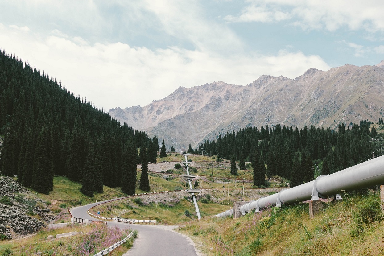 <p>Pedestrian part of the road to Big Almaty Lake</p>
