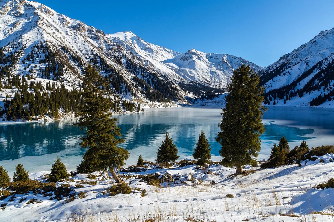 <p>Winter Big Almaty Lake</p>
